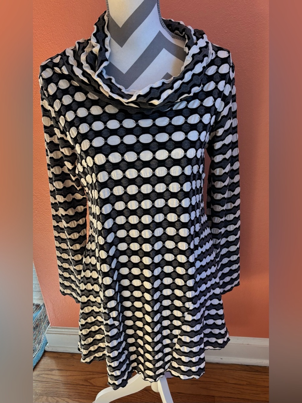 Vine Street Textured Cowl Neck Tunic Top Black White Gray L Made USA